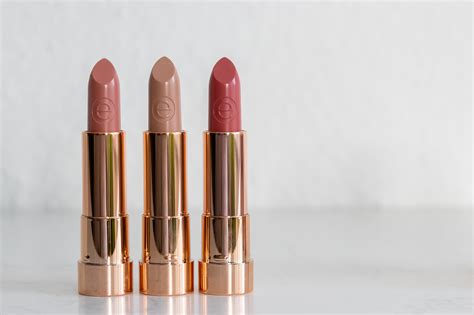 Essence Hydrating Nude Lippenstift InnenAussen