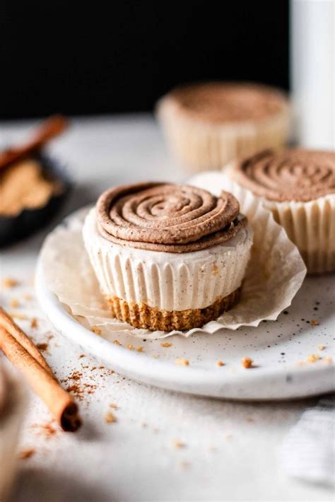 Mini No Bake Cinnamon Roll Cheesecakes