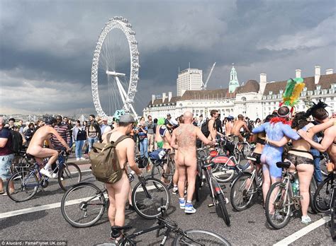 Hundreds Of Cyclists Ride Naked Through London In Protest Against Car