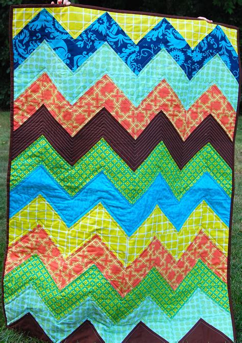 Zig-Zag Nursery Quilt | custom zig-zag crib quilt using HST … | Flickr