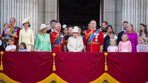 Seven Decades Of Balcony Moments Celebrating The Queens 70 Year Reign