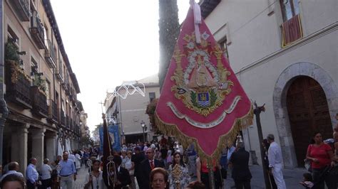 Alcal Se Ech A La Calle Para Acompa Ar A La Virgen Del Val En Su