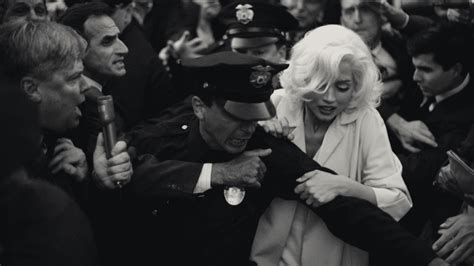 Blonde Ana De Armas Lamenta Que Cenas De Nudez Possam Viralizar UCSfm