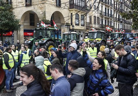 Las Tractoradas Siguen Por Todo El Pa S Despu S De Una Semana Y Con