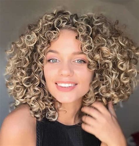 10 Awestruck Short Curly Blonde Hairstyles Hairstylecamp