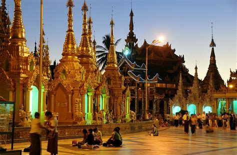 People Sitting In Front Of The Shwedagon License Image 70421800