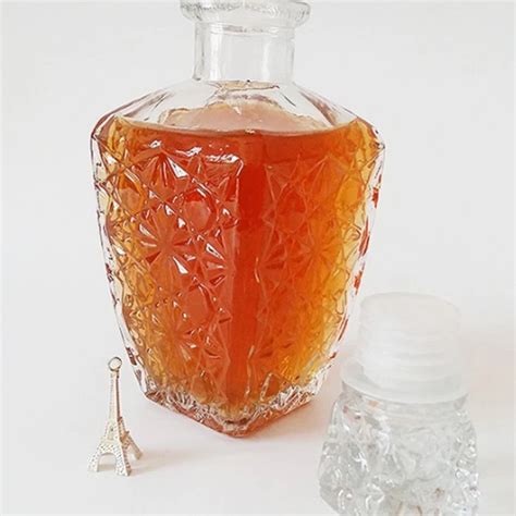 China Whisky Bottles Manufacturer Whisky Decanter Container For Bar