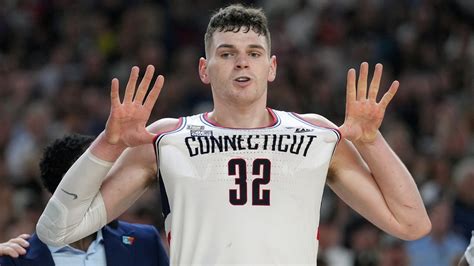 Donovan Clingan Enters Nba Draft After Two Seasons Two National Titles