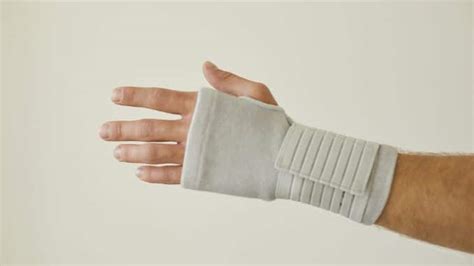 WRIST IMMOBILIZATION BRACE - Exercises For Injuries