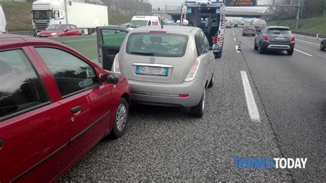 Incidente In Tangenziale A Collegno Aprile Tamponamento