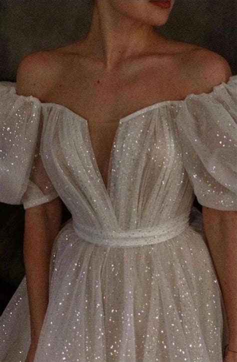 Pin by 🎶 on Makeup and Women’s fashion👗 | Boho wedding gowns, Wedding ...