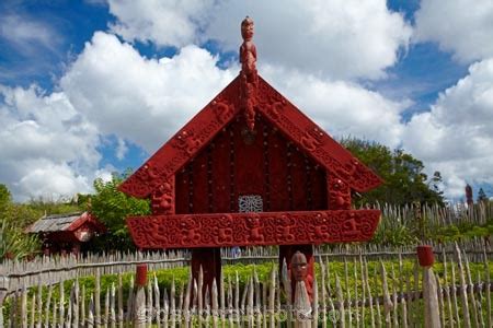 Carved Maori Pataka Storehouse, Te Parapara Garden, Hamilton Gardens ...