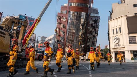 Taiwan’s 7.4-Magnitude Earthquake Kills 9 and Injures Over 1000 - The New York Times