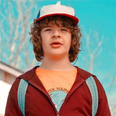 𝑫𝒖𝒔𝒕𝒊𝒏 𝑯𝒆𝒏𝒅𝒆𝒓𝒔𝒐𝒏」 Stranger Things Dustin Stranger Things Stranger