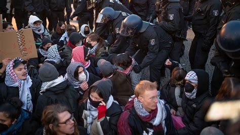 Arabische Parolen Auf Juden Hasser Demo Polizei R Umt