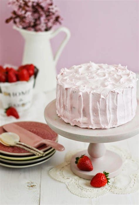 Tarta De Fresas Nata Y Merengue Cake Desserts Food