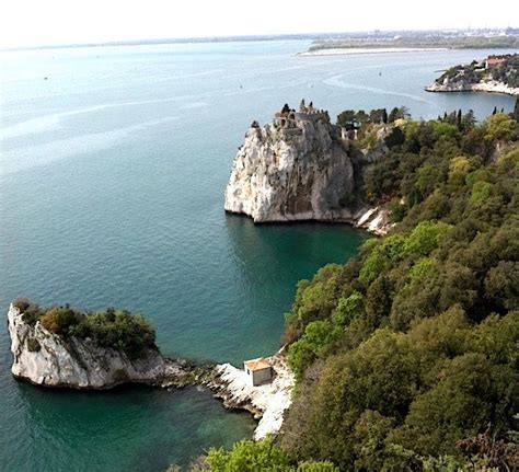 Il Castello Di Duino E Il Golfo Di Trieste Gusto La Bellezza