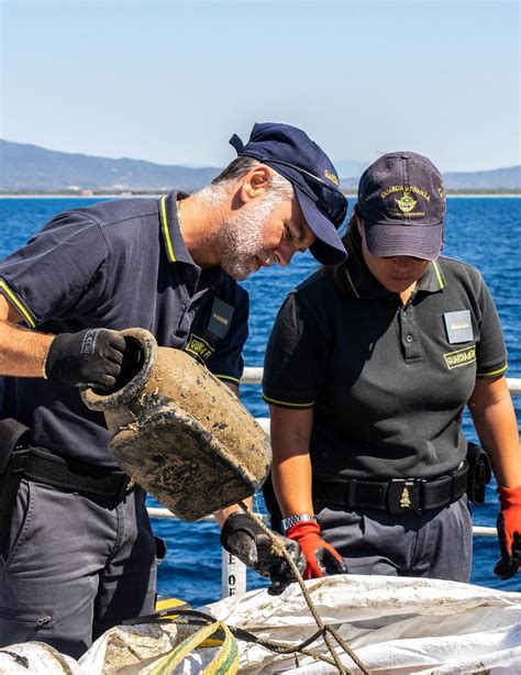 La Guardia Di Finanza Sequestra Trappole Per Catturare I Polpi