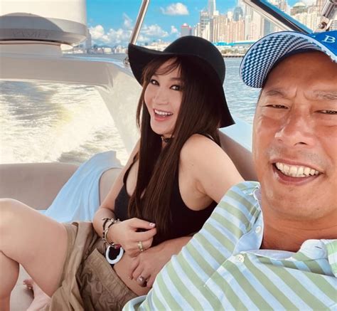 Ở tuổi Ôn Bích Hà vẫn nuột nà nóng bỏng khi diện bikini