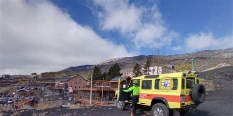 Catania Turista Americano Muore Durante Un Escursione Sull Etna Per Un