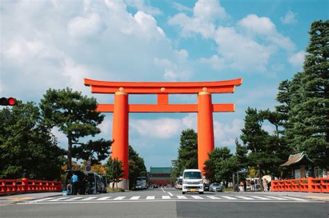 京都観光の定番スポット！平安京千年の都を伝える岡崎の 平安神宮 。歴史や見どころ、アクセスをチェック！ Leaf Kyoto