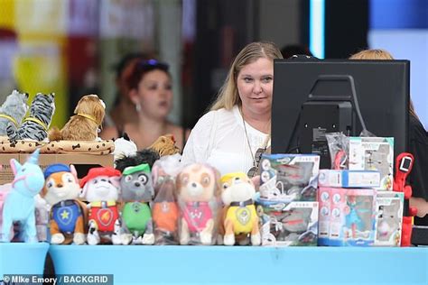 Prince Andrew Accuser Virginia Giuffre Seen For First Time In A Year Hot Lifestyle News