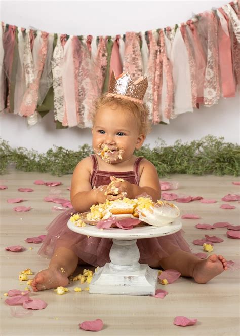 Let Them Eat Cake What To Expect From Your Baby S Cake Smash Session