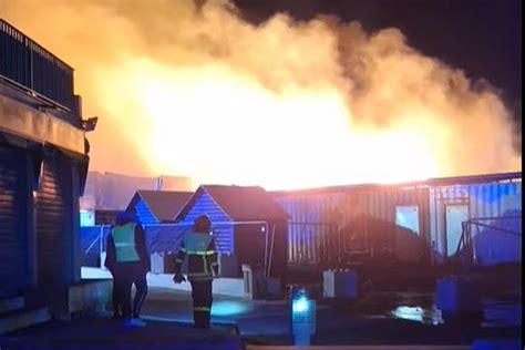 VIDEOS Flammes impressionnantes chalets détruits bouteilles de gaz