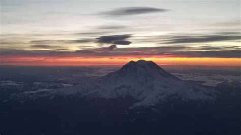 Mt Rainier Sunrise : r/pics