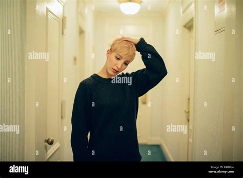 Actrice blonde cheveux court Banque de photographies et dimages à haute résolution Alamy