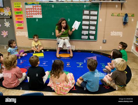 Bilingual Classroom Hi Res Stock Photography And Images Alamy