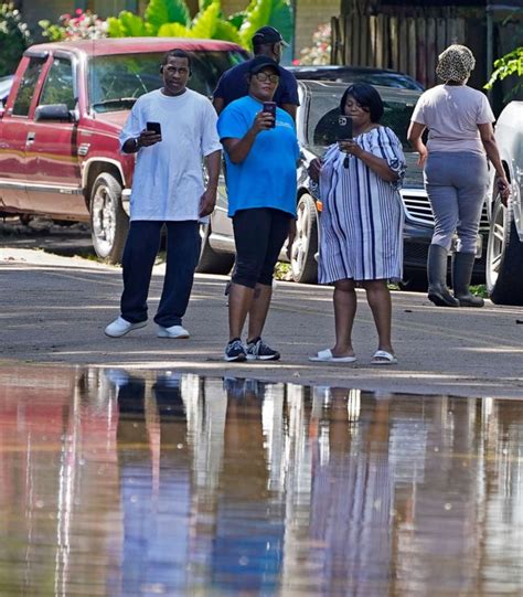 Mississippi flooding will soon recede, minimal damage reported ...