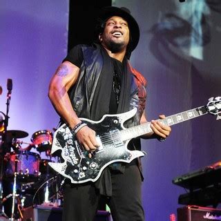 D'Angelo Picture 9 - D'Angelo Performs Live as Part of The Liberation Tour