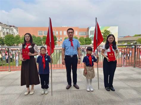 学习二十大·争做好队员——瓜埠小学举行新队员入队仪式