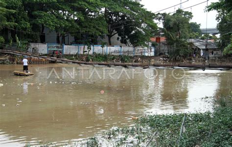 RENCANA NORMALISASI KALI BEKASI ANTARA Foto