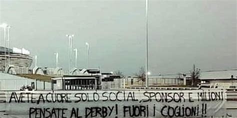 Juventus Striscione Dei Tifosi Avete A Cuore Solo I Social E I