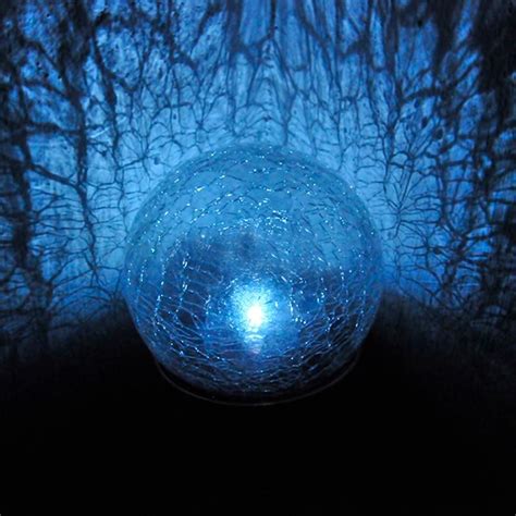 Solárne LED záhradné svietidlo RGB sklenená guľa 8cm - ledziarovka.eu