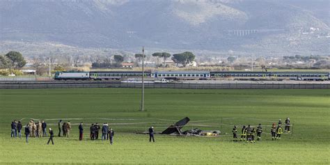 Due Aerei Da Addestramento Dell Aeronautica Militare Si Sono Scontrati