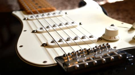 Electric Guitar Strings Guide: How Strings Affect Sound - All Things Gear