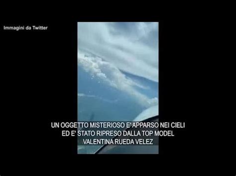 La Top Model E Loggetto Misterioso Filmato Nei Cieli Quando Sei In