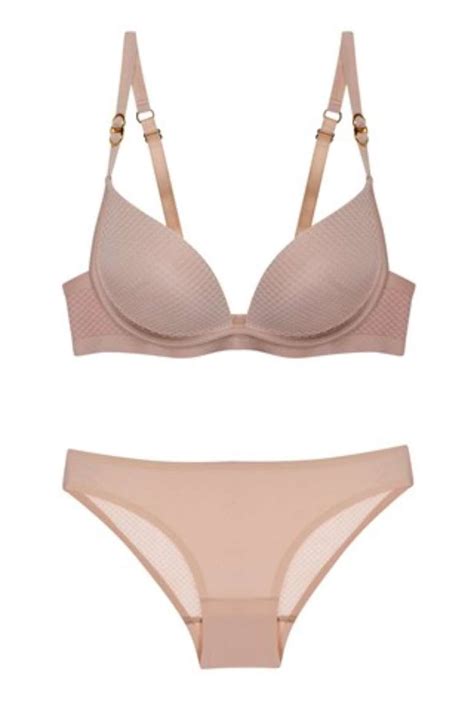 Veja peças da nova linha de lingerie de Stella McCartney