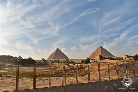 Piramidele din Giza un loc încărcat de istorie dar sufocat de turism