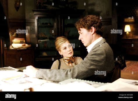 Fugitive Pieces Rosamund Pike Stephen Dillane 2007 ©samuel Goldwyn Filmscourtesy Everett