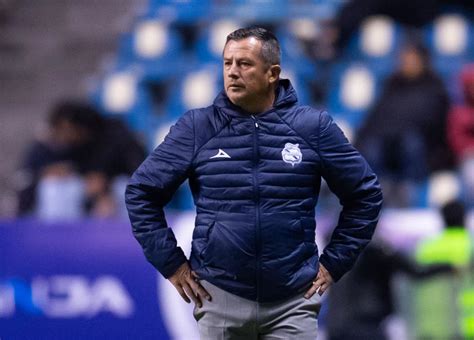 Cesa Puebla a su técnico Ricardo Carbajal