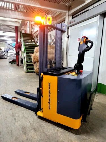 Titan Fully Battery Operated Stacker For Goods Lifting Lifting