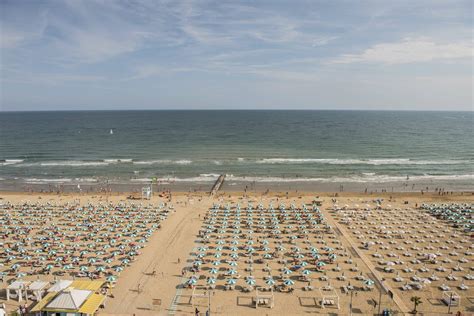 J Beach A Jesolo Arriva Lapp Per Prenotare La Spiaggia Veneto