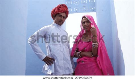 Indian Couple Indian Traditional Clothing Posing Stock Photo 2019076439 | Shutterstock