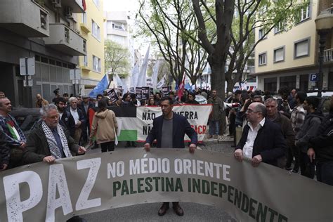 Centenas De Pessoas Protestam Em Lisboa Contra Guerra Em Gaza