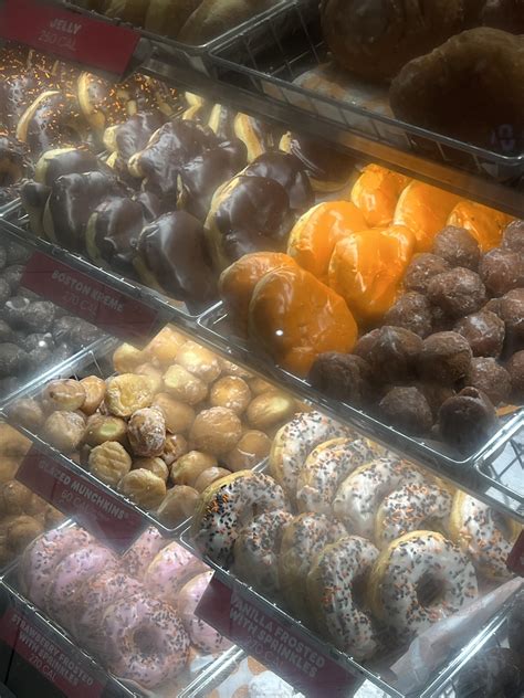 How your local Dunkin Donuts salary compares to other coffee chains 12