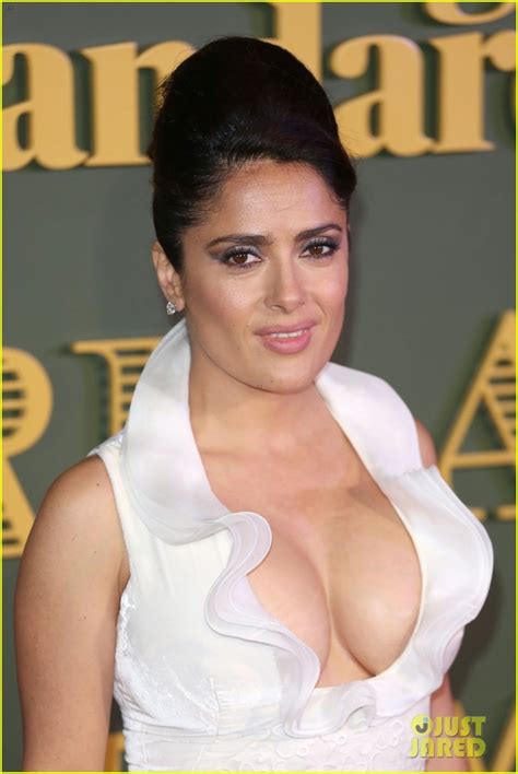 Photo Salma Hayek Cleavage 2015 London Evening Theatre Awards 12